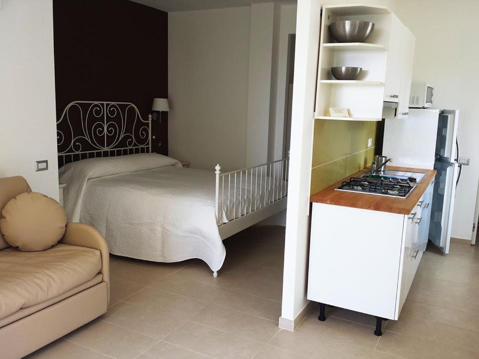 Hotel E Residence Il Faro 아시아롤리 외부 사진