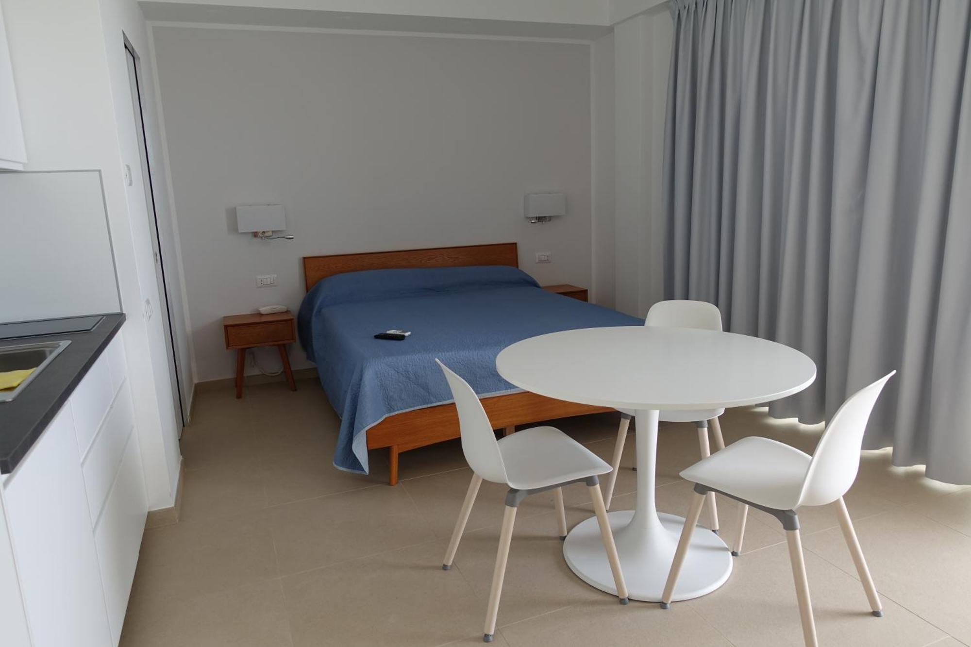 Hotel E Residence Il Faro 아시아롤리 외부 사진